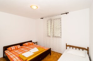 1 bedroom, free internet, bed sheets - Villa Peragić - Triple Room 2 (Molunat)