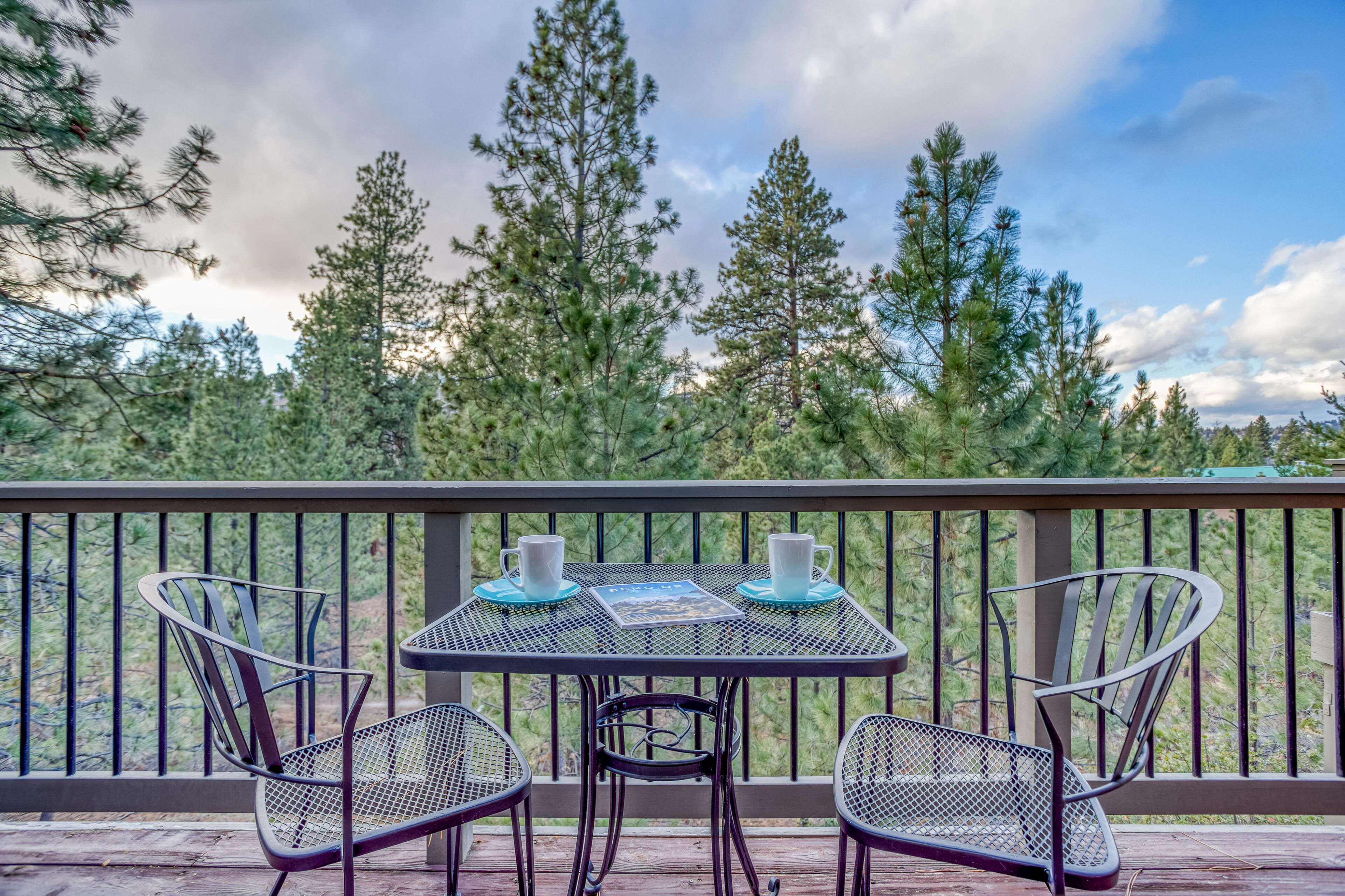 Location, Privacy in Upper-Level Updated Condo, Mt. Bachelor Village Amenities!