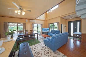 TV, DVD player, stereo - D 360㎡ House seaview ONNA, 5BR Party MAX20P海灘徒歩2分 (Tancha, Onna, Kunigami District)