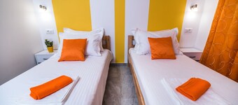Apartments Sunshine Home - Twin Room (Yellow)