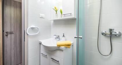 Apartments Sunshine Home - Twin Room (Yellow)