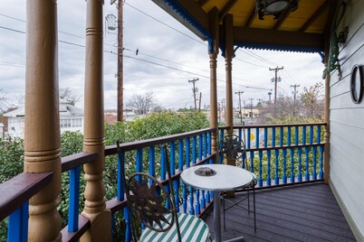 Cozy & Private 1-Bedroom Apartment near downtown