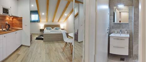 Iron/ironing board, Internet, bed sheets