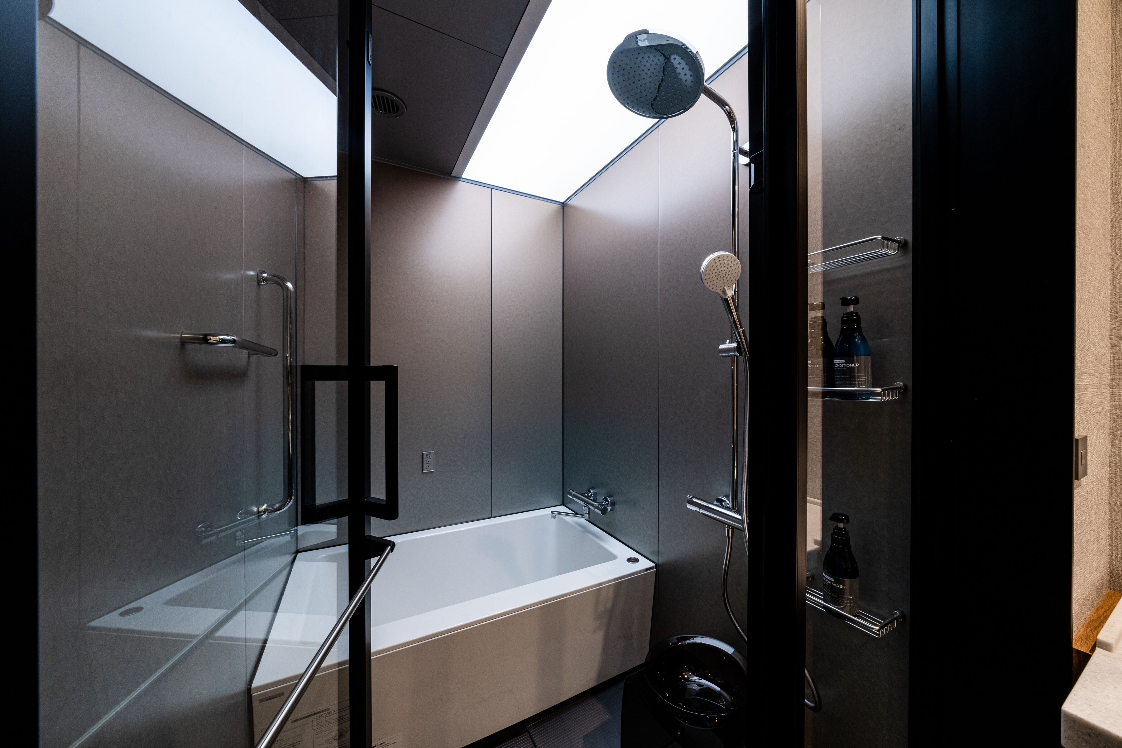 executive twin room, non smoking | bathroom | shower, rainfall showerhead, free toiletries, hair dryer