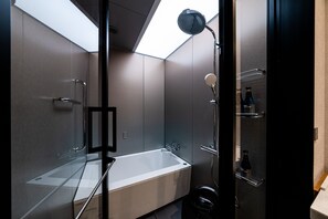이그제큐티브 트윈룸, 금연 | 욕실 | 샤워 시설, 레인폴 샤워기, 무료 세면용품, 헤어드라이어