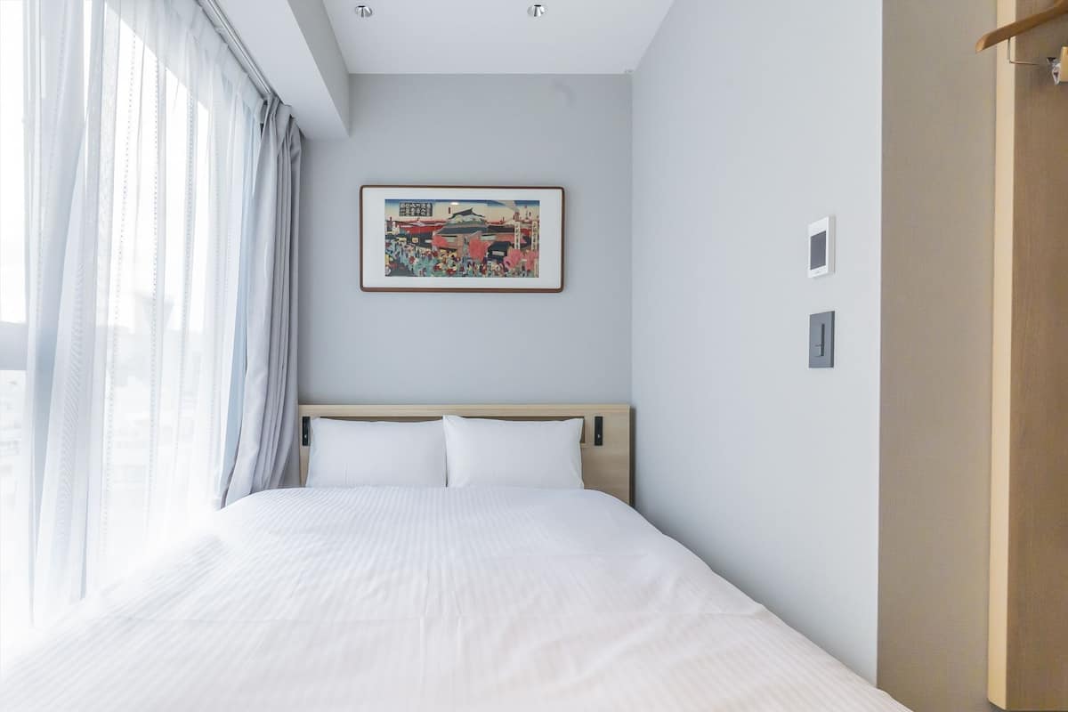 1 bedroom, down duvets, desk, blackout curtains