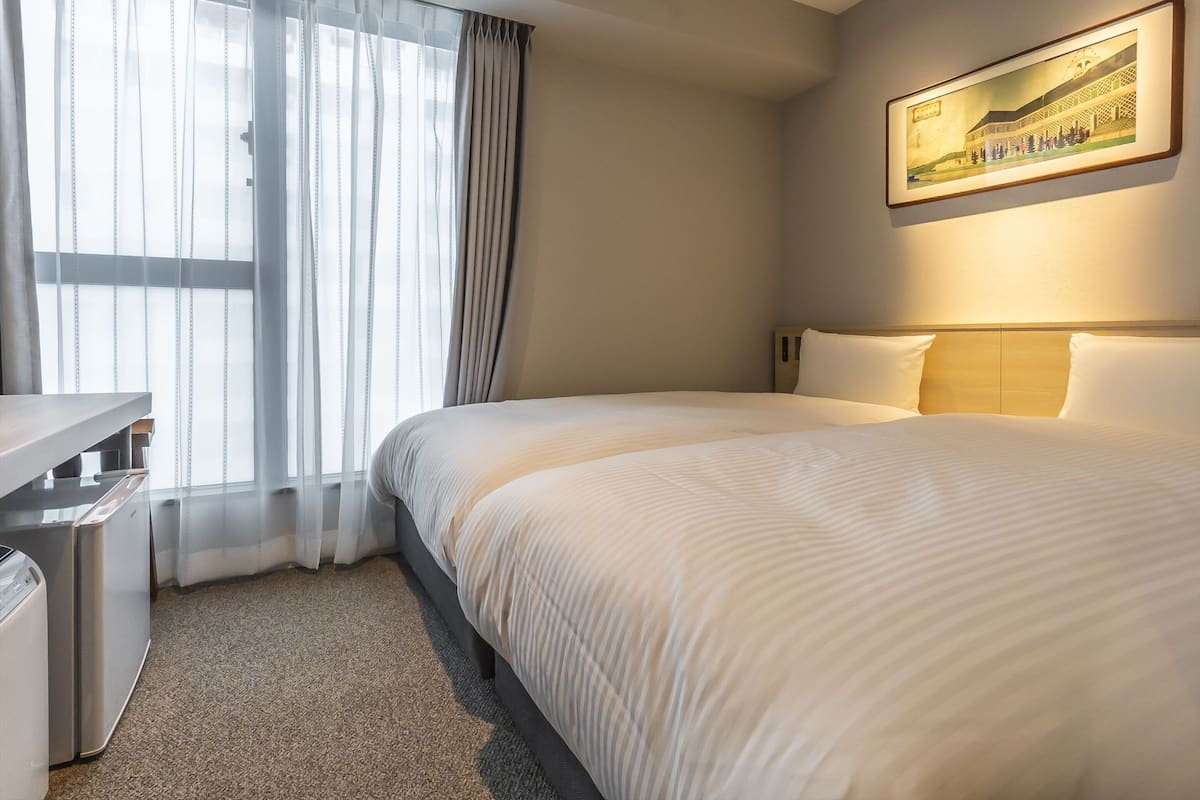 1 bedroom, down duvets, desk, blackout curtains