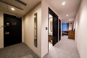 1 bedroom, down duvets, desk, blackout curtains