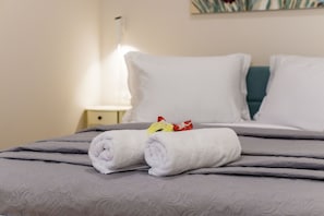 Iron/ironing board, WiFi, bed sheets