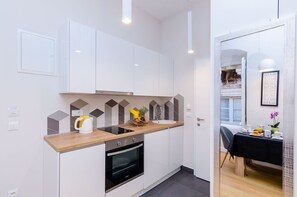 Kühlschrank, Ofen, Herdplatte, Geschirrspüler