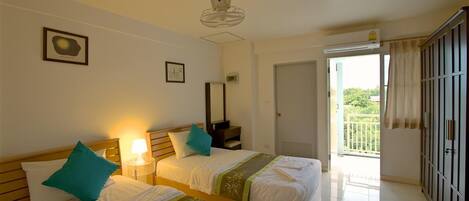 Habitación estándar con 2 camas individuales | Escritorio y wifi gratis