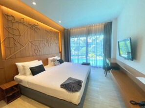 Deluxe Pool Access | Safe på rommet, skrivebord og skrivebord for bærbar PC