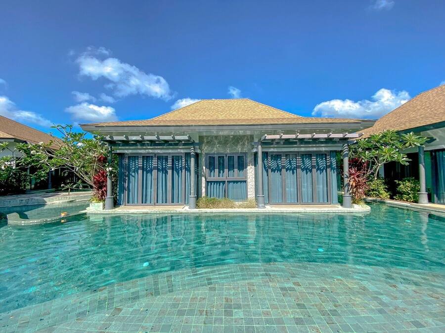 Premier 2 Bedroom Pool Access | In-room safe, desk, laptop workspace, WiFi (free)