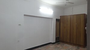 A room with a wardrobe, a ceiling fan, and a light fixture. - Room in a Villa 3km from City Center, 1km from IT park (Udaipur)