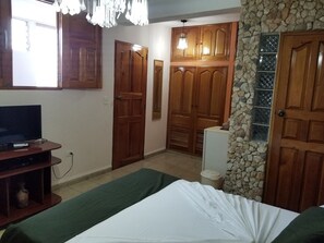 Standard Room | In-room safe, individually decorated, individually furnished, desk