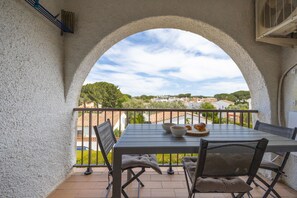 Outdoor dining - Ref. MAS OLIVA 3 (L'Escala)