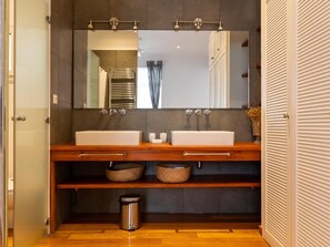 Bathtub, hair dryer, towels