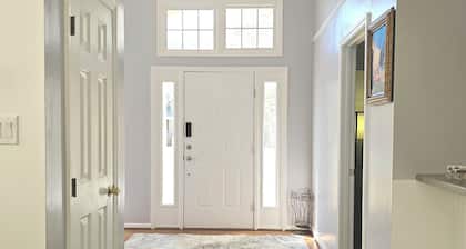 House near RDU and RTP with modern bathrooms and first floor bedroom