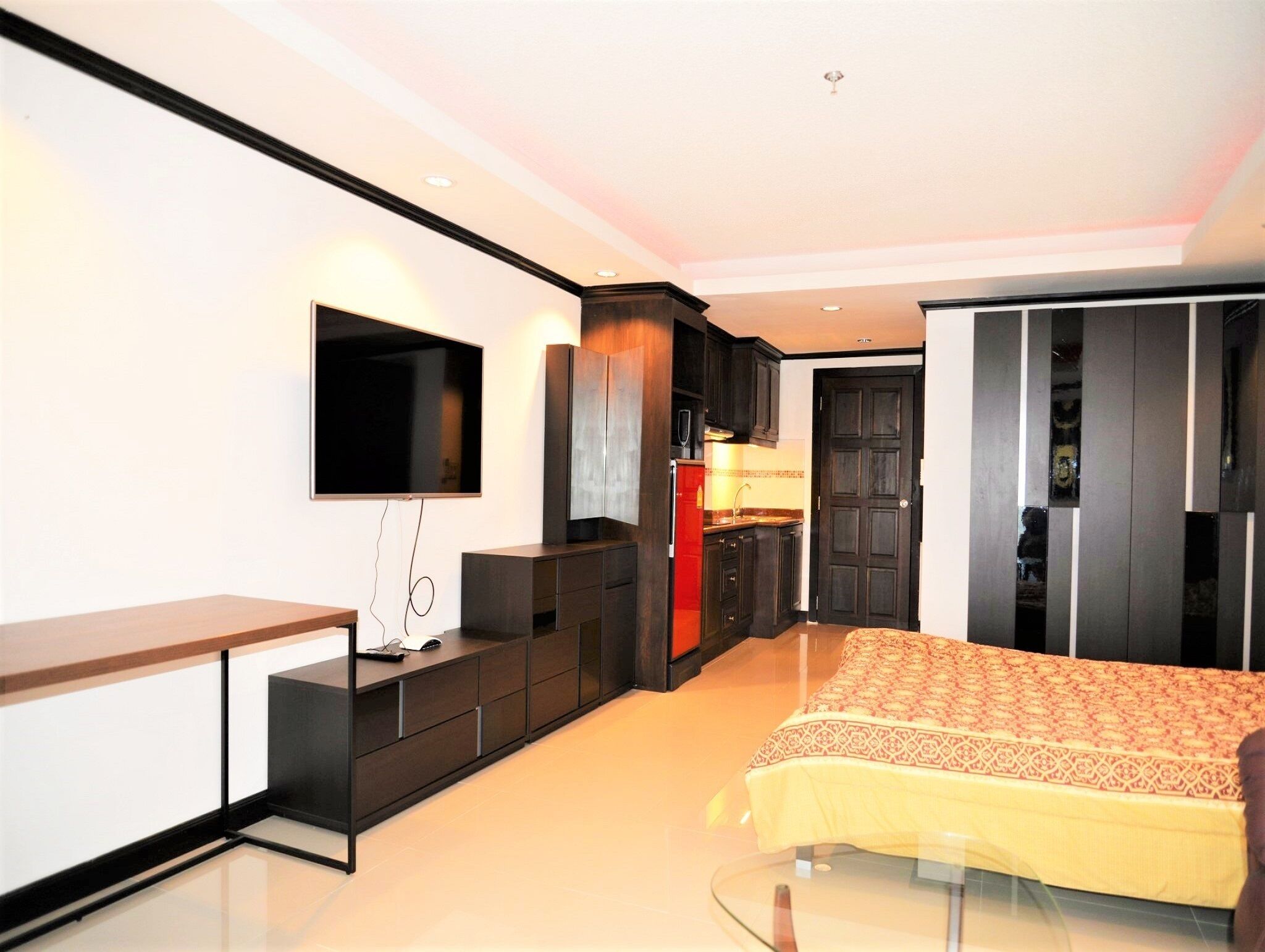 Angket Condominium Fully Furnished 14th Floor Studio Apartment - Pattaya