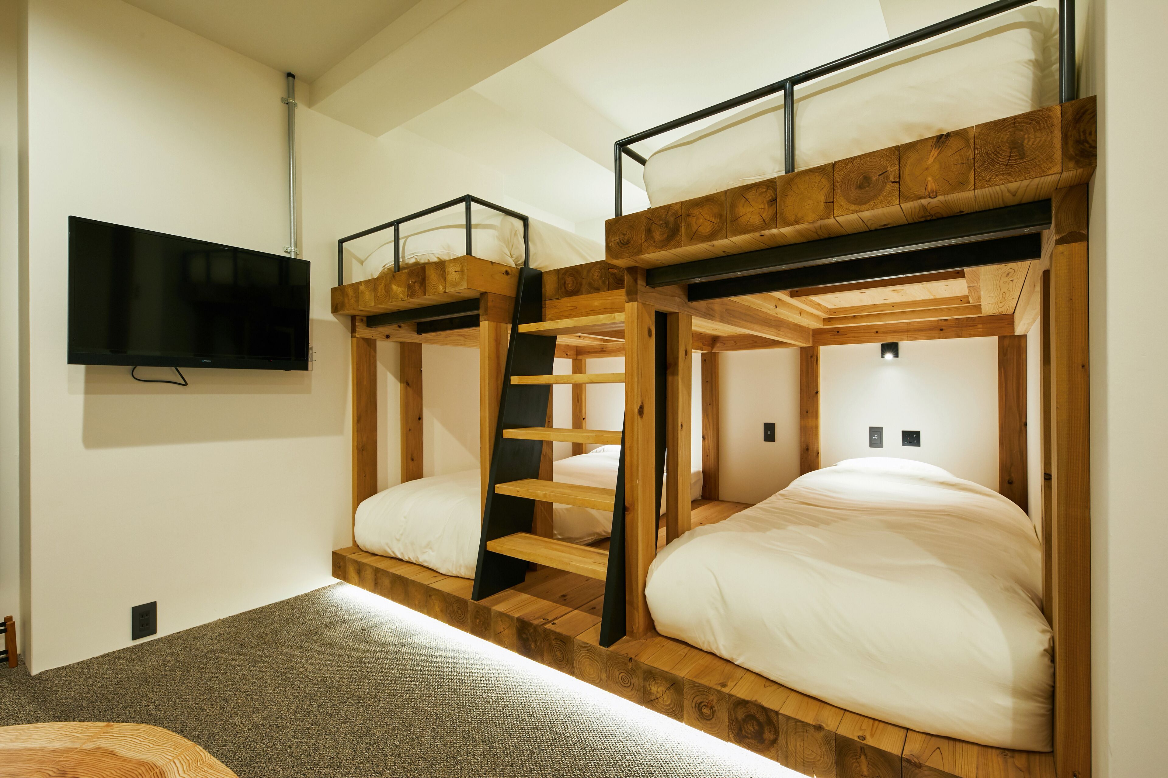 Kamar Quadruple Comfort, Beberapa Tempat Tidur, Bebas Asap Rokok | Setrika/meja setrika, Wi-Fi gratis, dan seprai linen