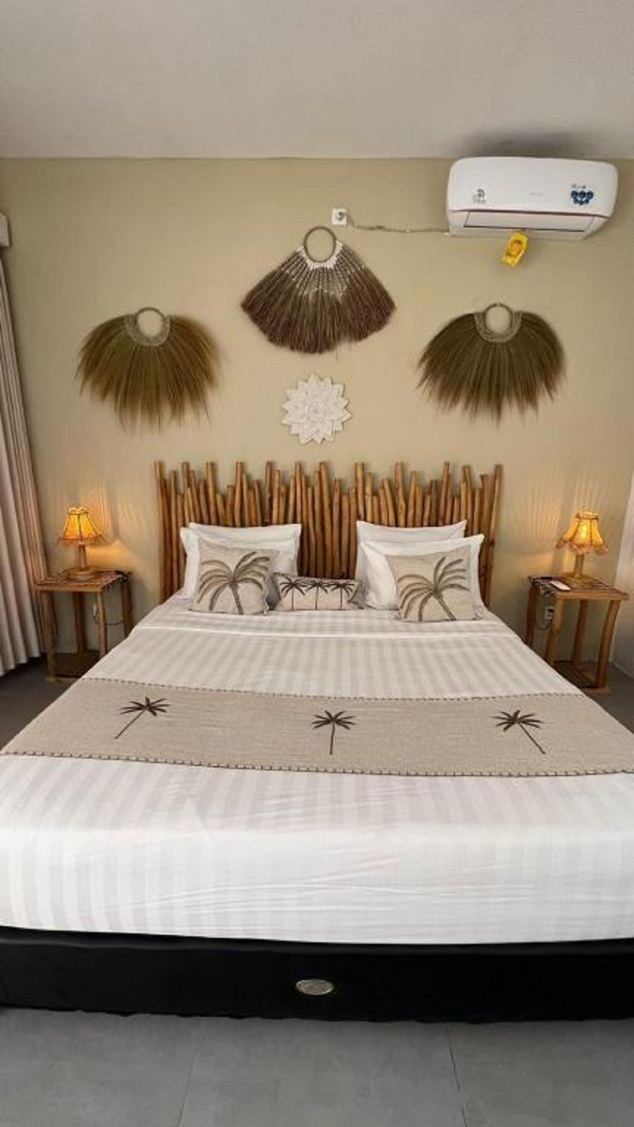 In-room safe, WiFi (free), bed sheets