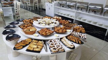 Free daily buffet breakfast