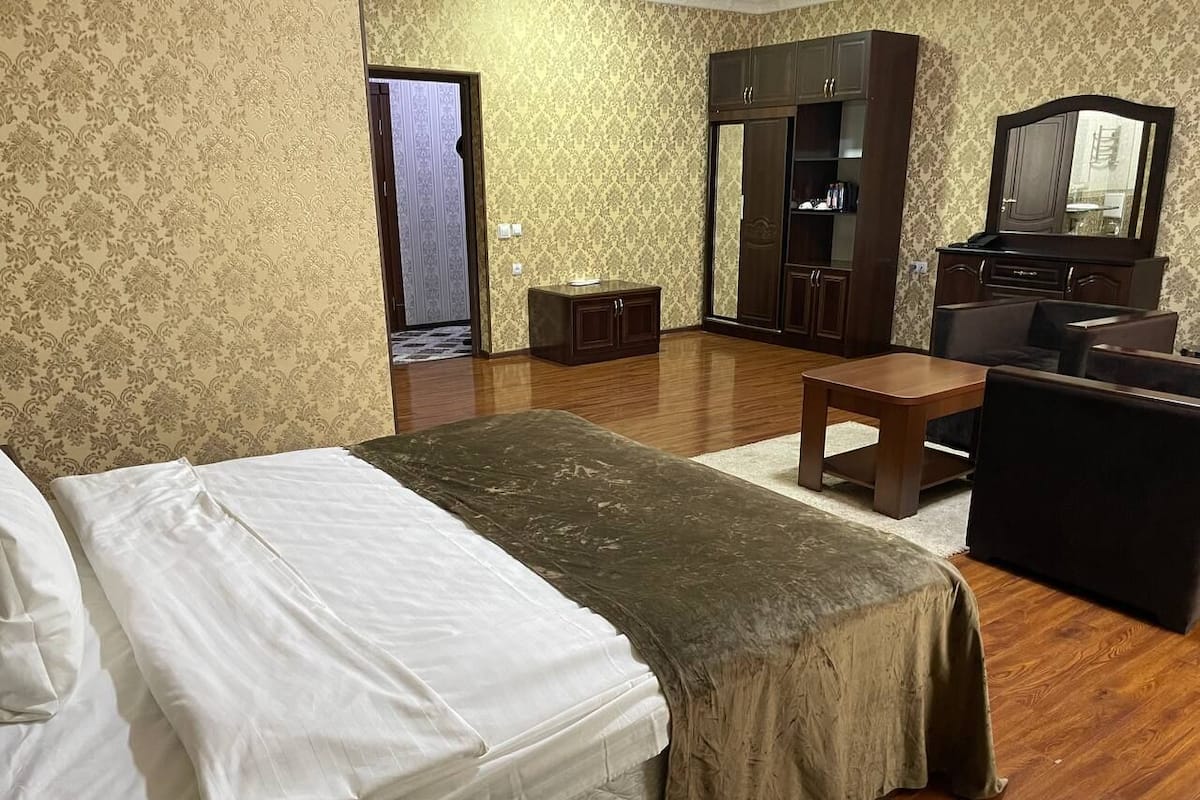 2 bedrooms, in-room safe, desk, laptop workspace
