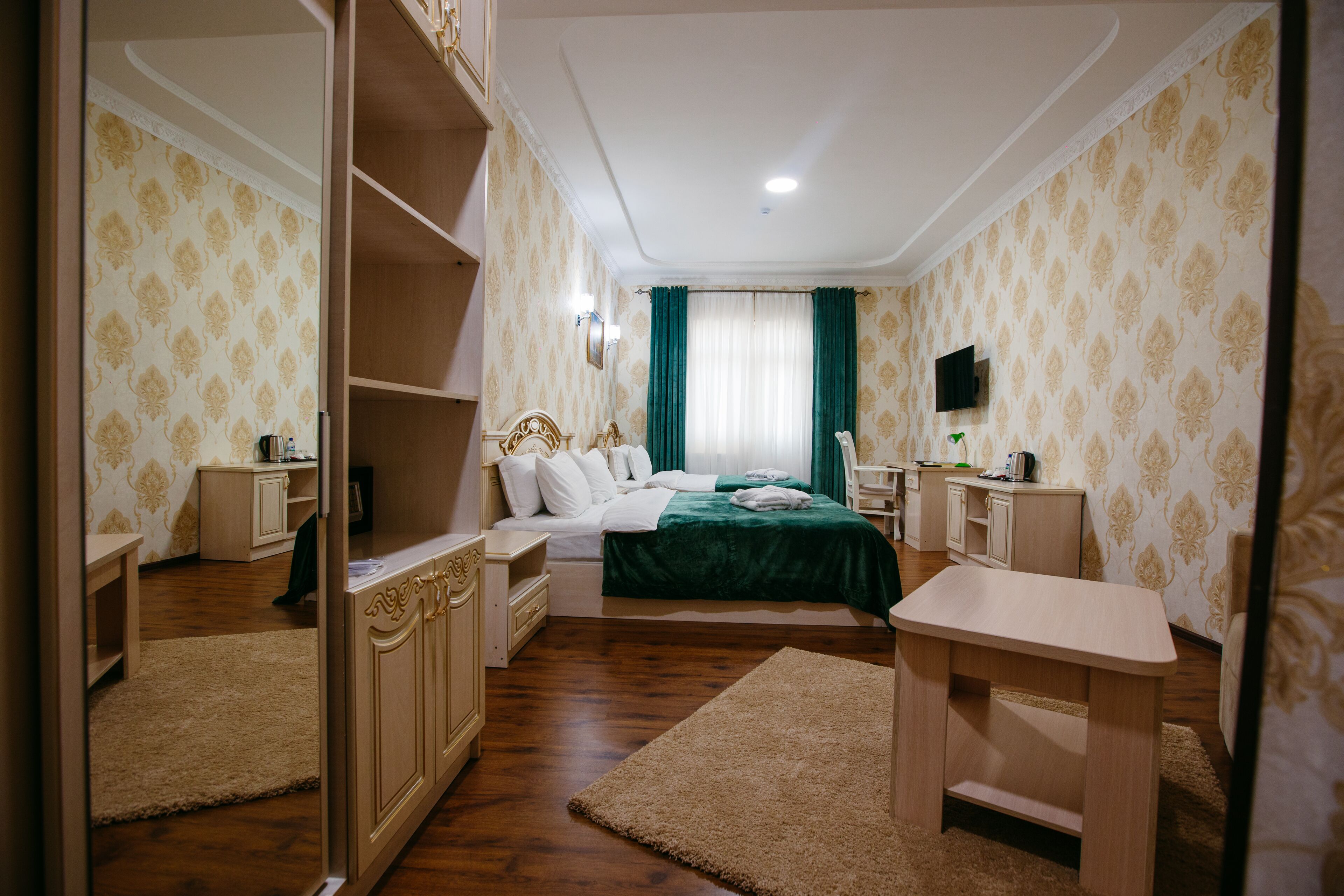 Comfort Suite | In-room safe, desk, laptop workspace, free WiFi