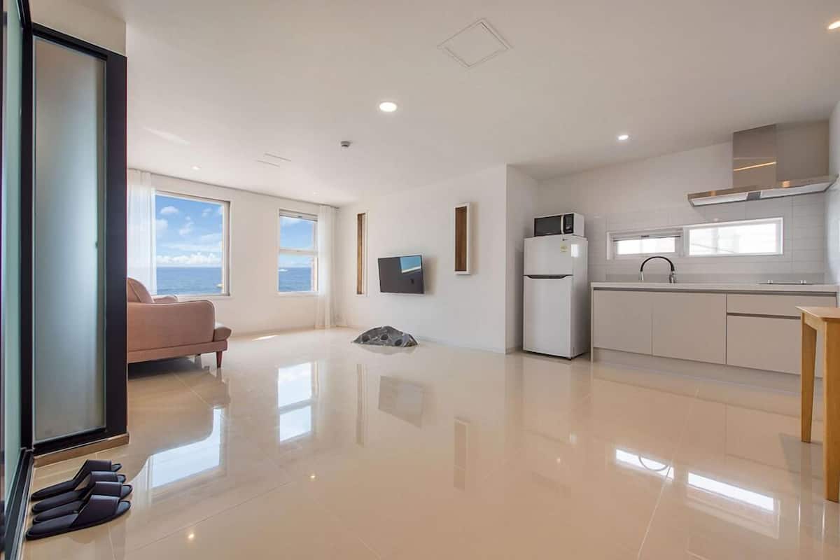 Camera (A301(Ocean view))