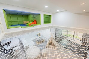 Room (K202) | Front of property
