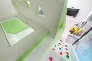 Room (K101)