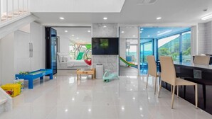 Ảnh chưa phân loại, 2 trong số 23 ảnh, nút