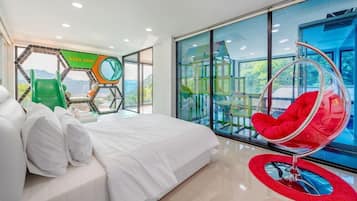 Room (K201)