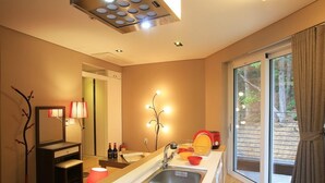 Room (howl-2F) - Koi Pension (Gapyeong)