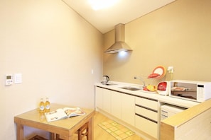 Room (poby-2F)