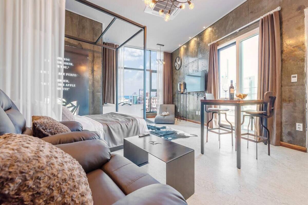 Room (Waltz (SPA)) | Living room
