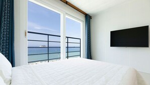 Camera (504 (White Ocean view))