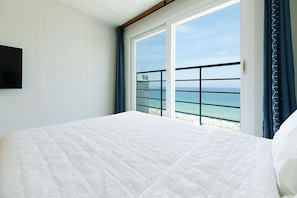 Camera (502 (White Ocean view)) | 1 camera
