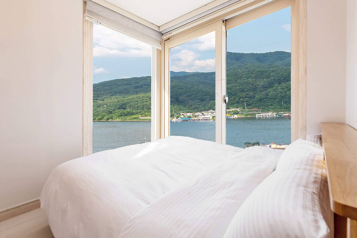 Room (301(SPA, River view))