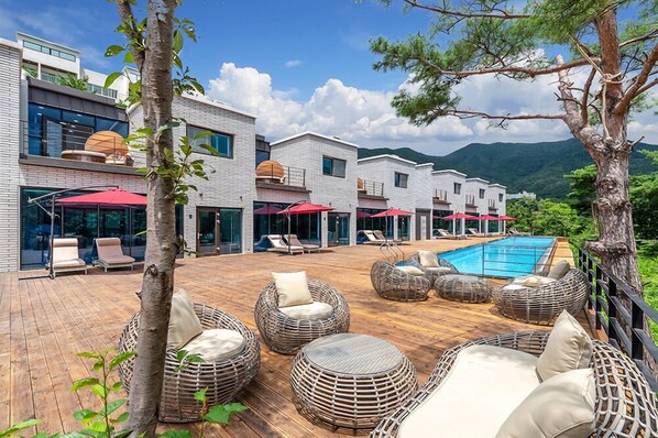 Una piscina cubierta