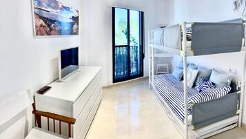 2 slaapkamers, een bureau, een strijkplank/strijkijzer, gratis wifi