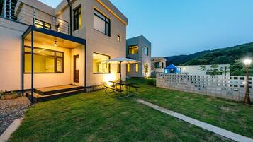 Fachada del alojamiento - Noche