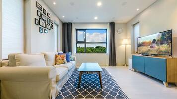 Deluxe Villa, 1 Queen Bed (101) | 1 bedroom, laptop workspace, free WiFi