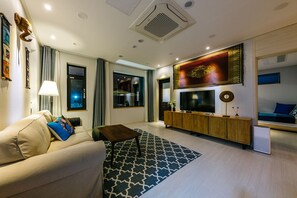 家庭别墅, 2 间卧室 (202) | 客厅 | 55-英寸LED 电视（配备有线频道）、电视、加热地板