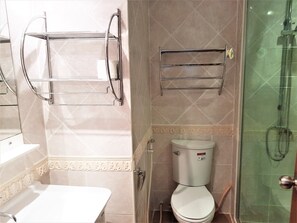Shower, towels