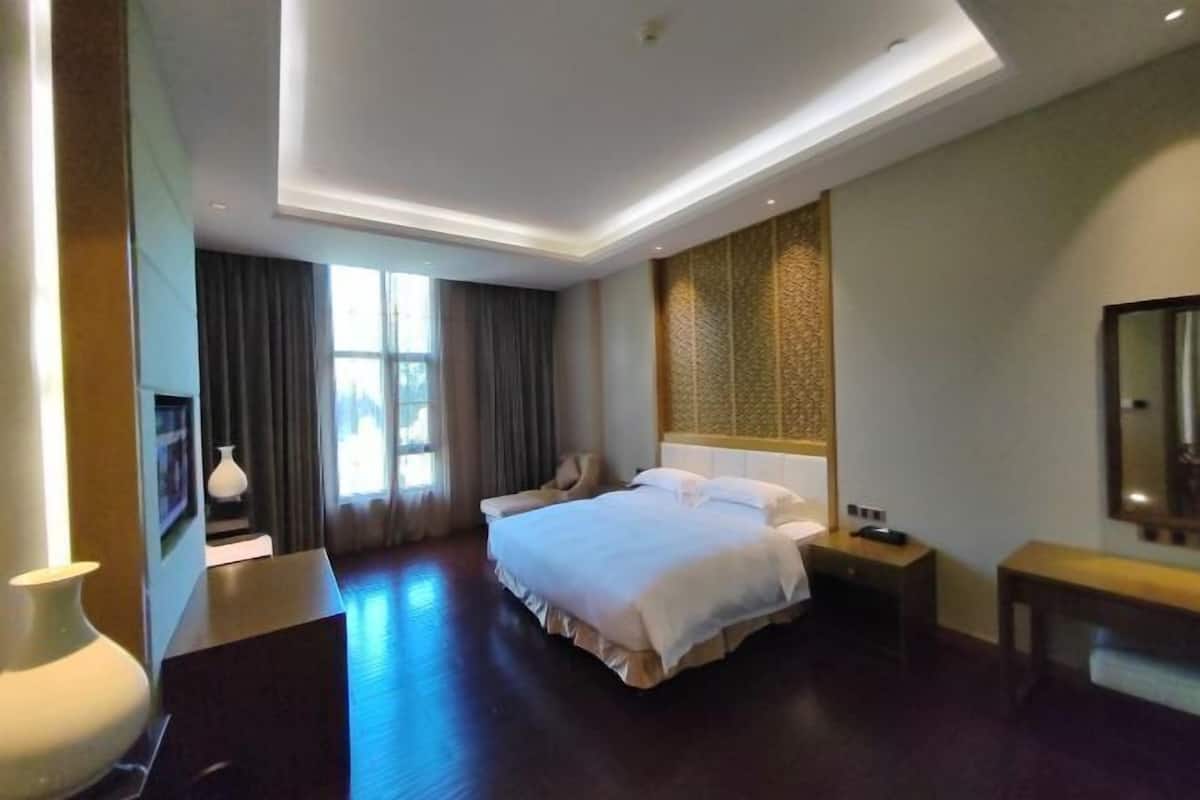 1 phòng ngủ, két bảo mật tại phòng, bàn, màn/rèm cản sáng