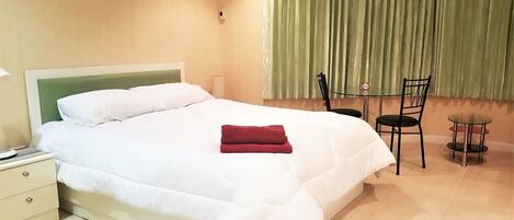 1 bedroom, bed sheets