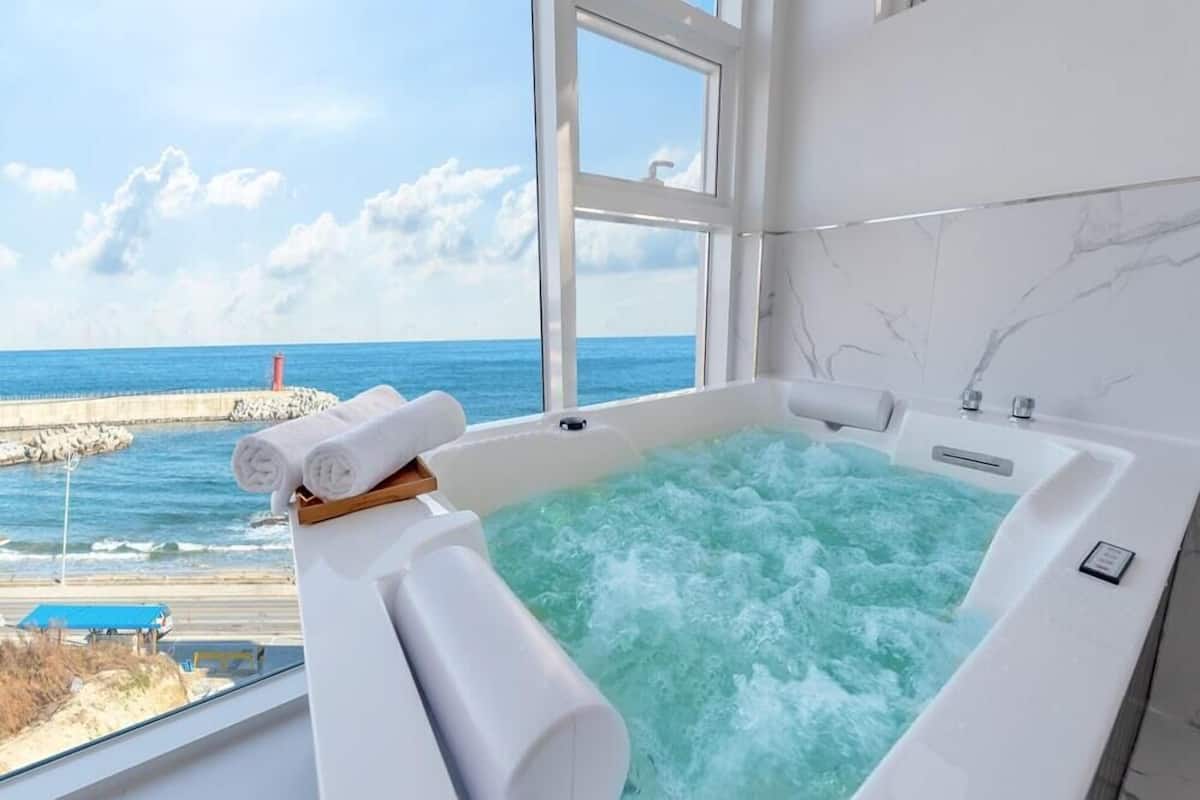 Room (301 (Deluxe Ocean view))