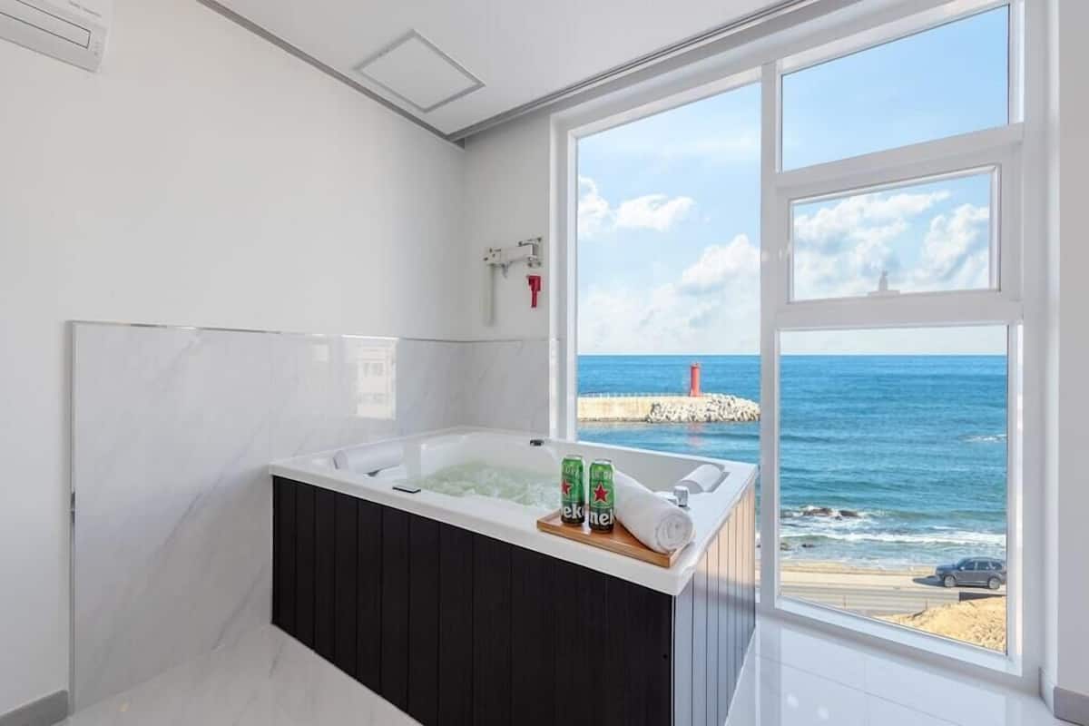Room (302 (Deluxe Ocean view))