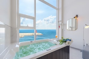 Room (501 (Vertical Ocean view))